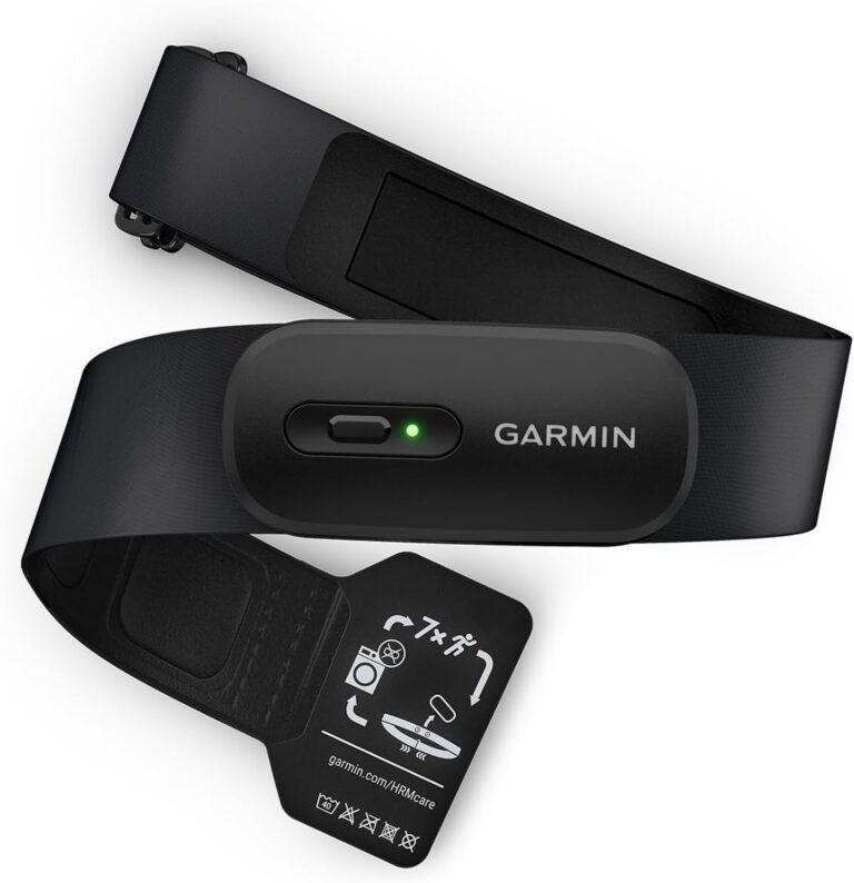 Ceinture cardio Garmin HRM 200 enroulée, module noir à LED verte, avec l'étiquette d'entretien de la sangle visible à côté