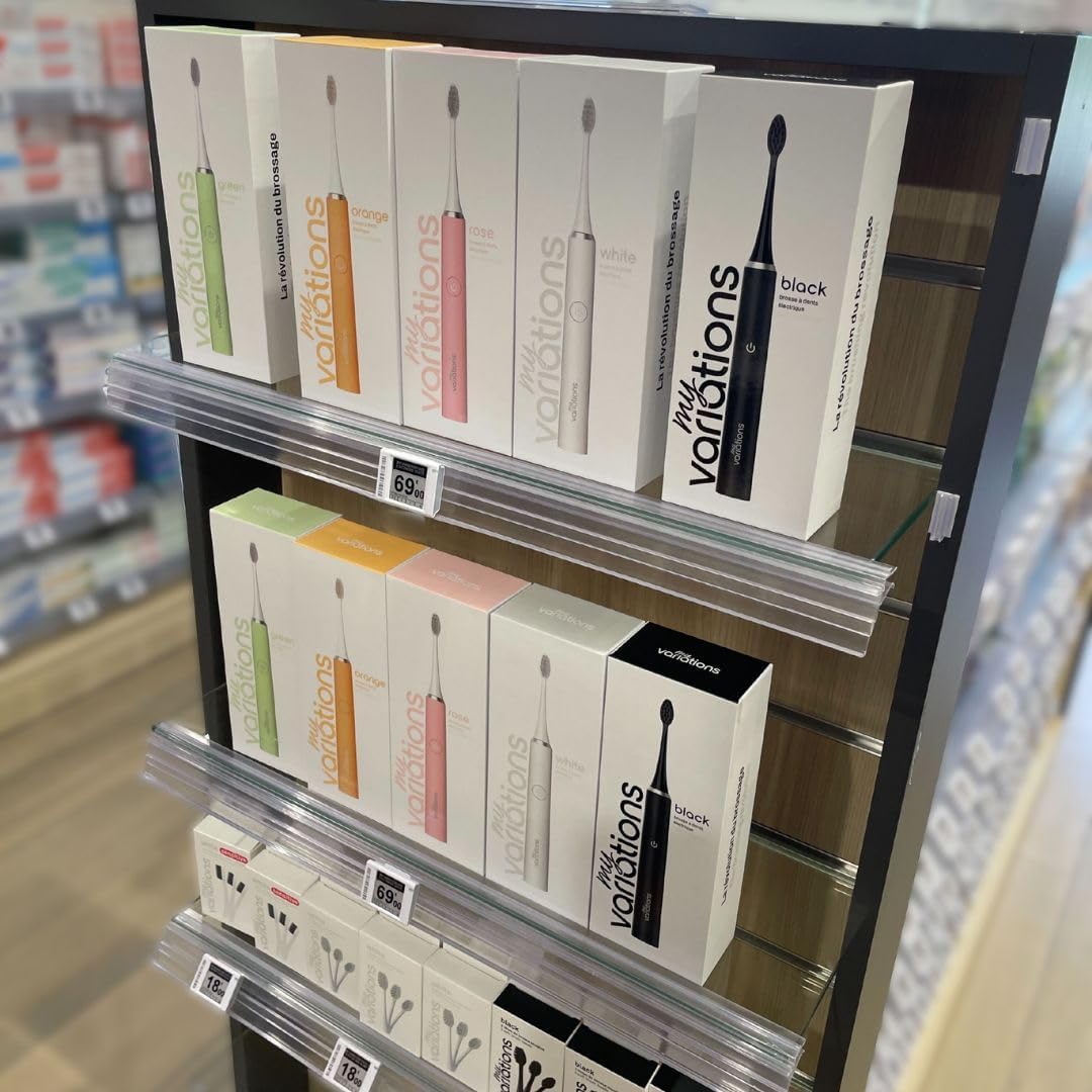 Brosse à dents MyVariations en linéaire de pharmacie, présentoir des coloris avec les étiquettes de prix à 69,00 € et 18,00 €