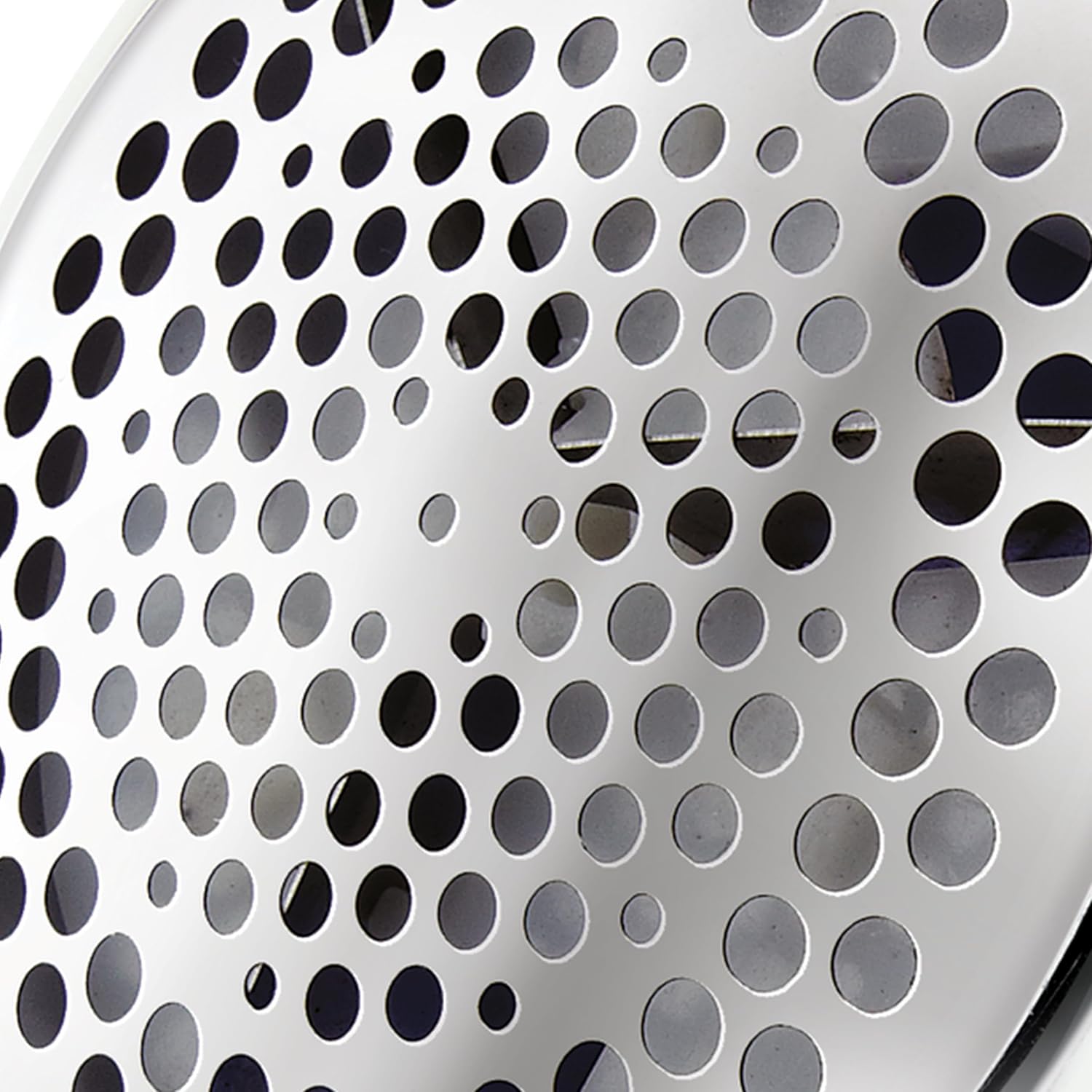 Gros plan de la grille de la tête de rasage du Philips GC026/80 et de ses trois tailles de trous